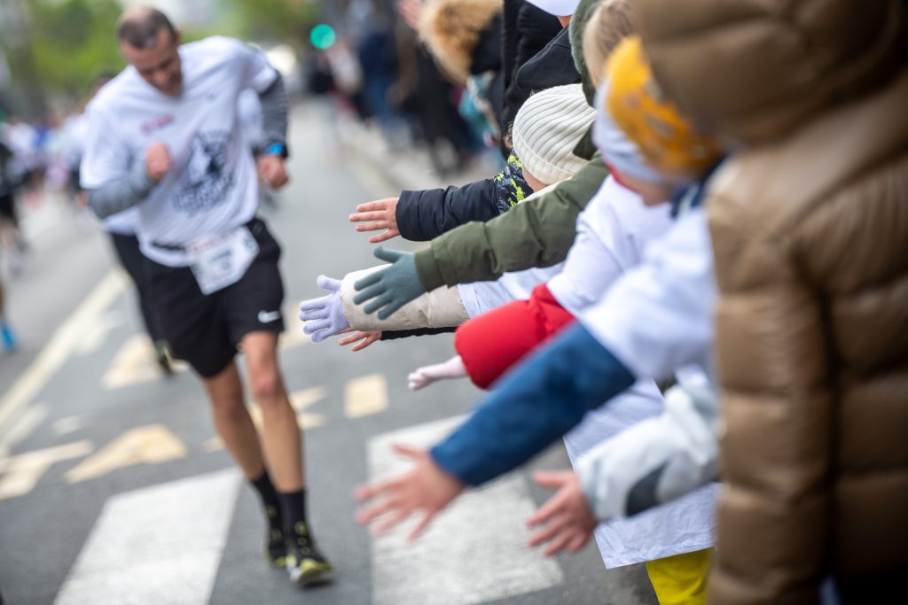 Podrška na Beogradskom marataonu - preuzeto sa https://bgdmarathon.org/